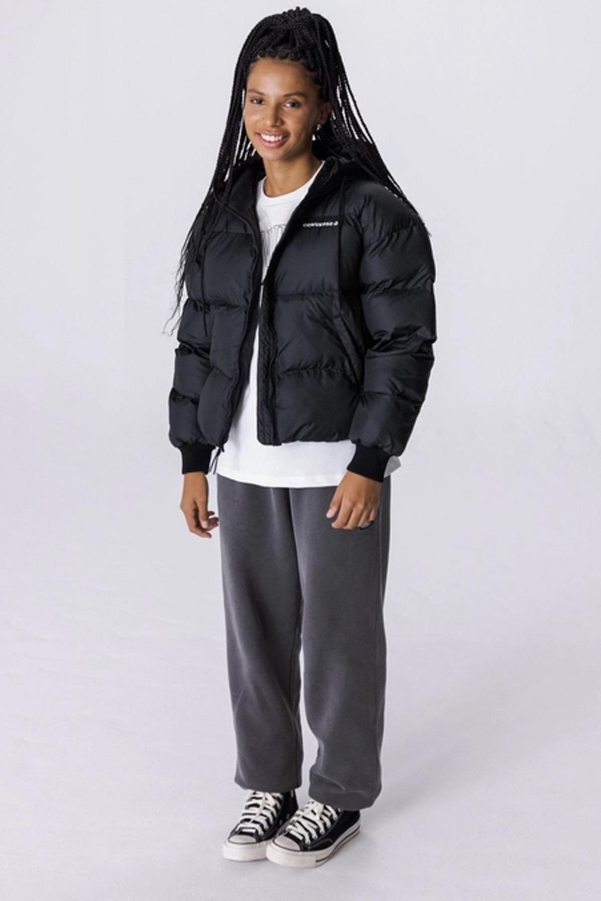 CONVERSE SYNTHETIC SHORT PUFFER JACKET en color NEGRO (3)