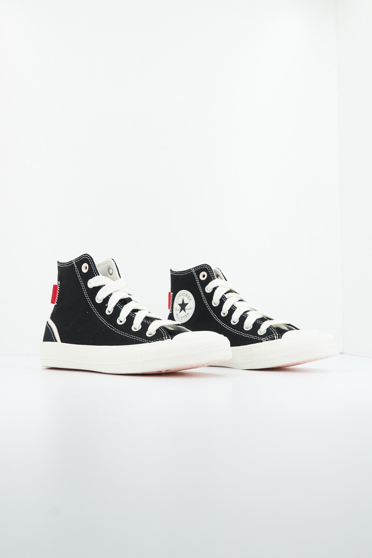 CONVERSE CHUCK TAYLOR ALL STAR HI en color NEGRO (2)