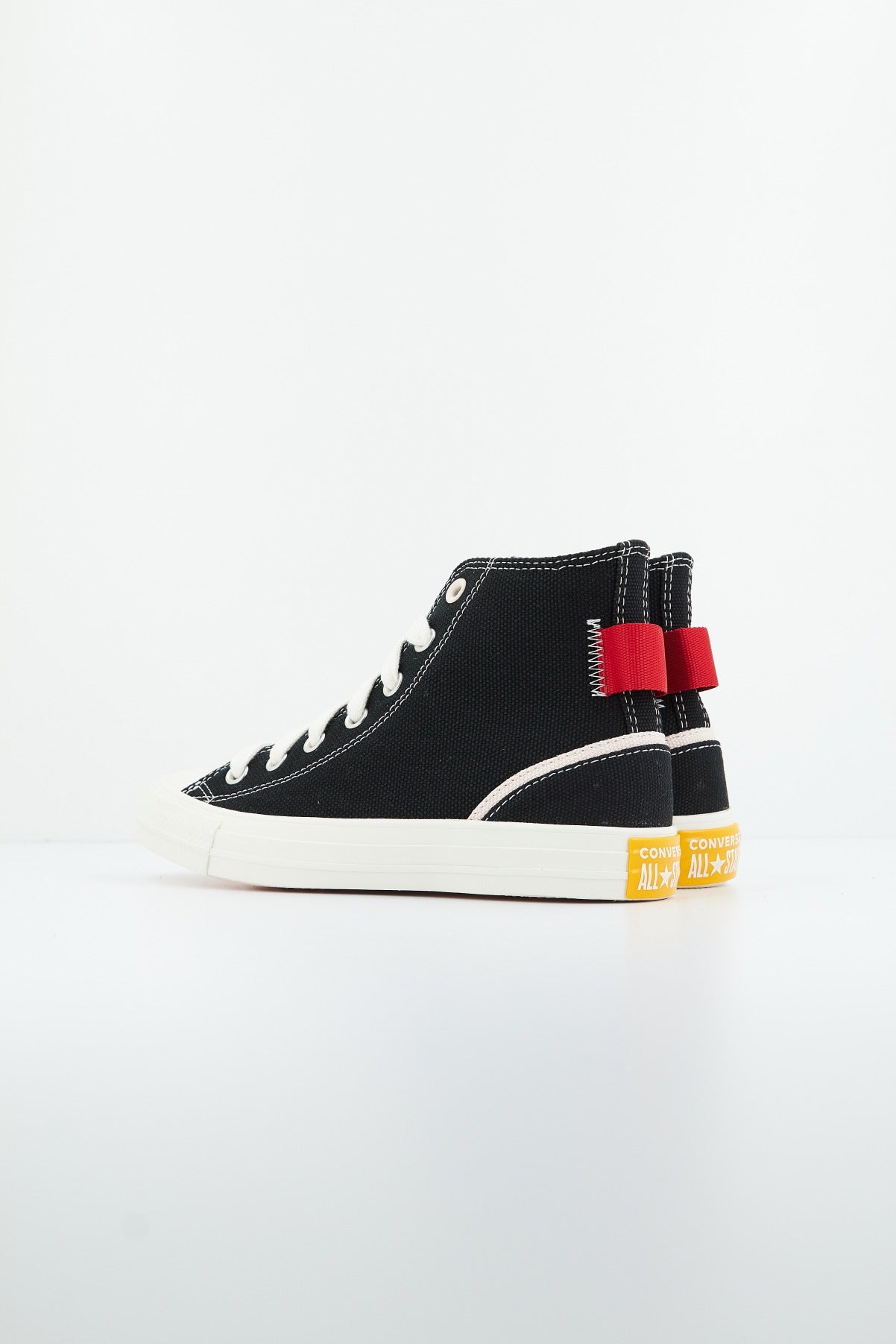 CONVERSE CHUCK TAYLOR ALL STAR HI en color NEGRO (3)