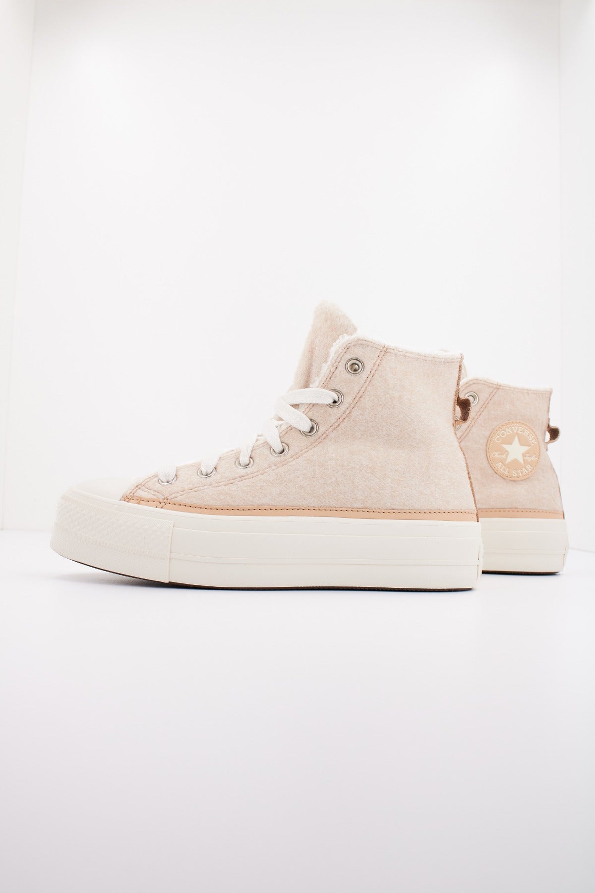 CONVERSE CHUCK TAYLOR ALL STAR LIFT PLATFORM FAUX MOHAIR en color BEIS (1)