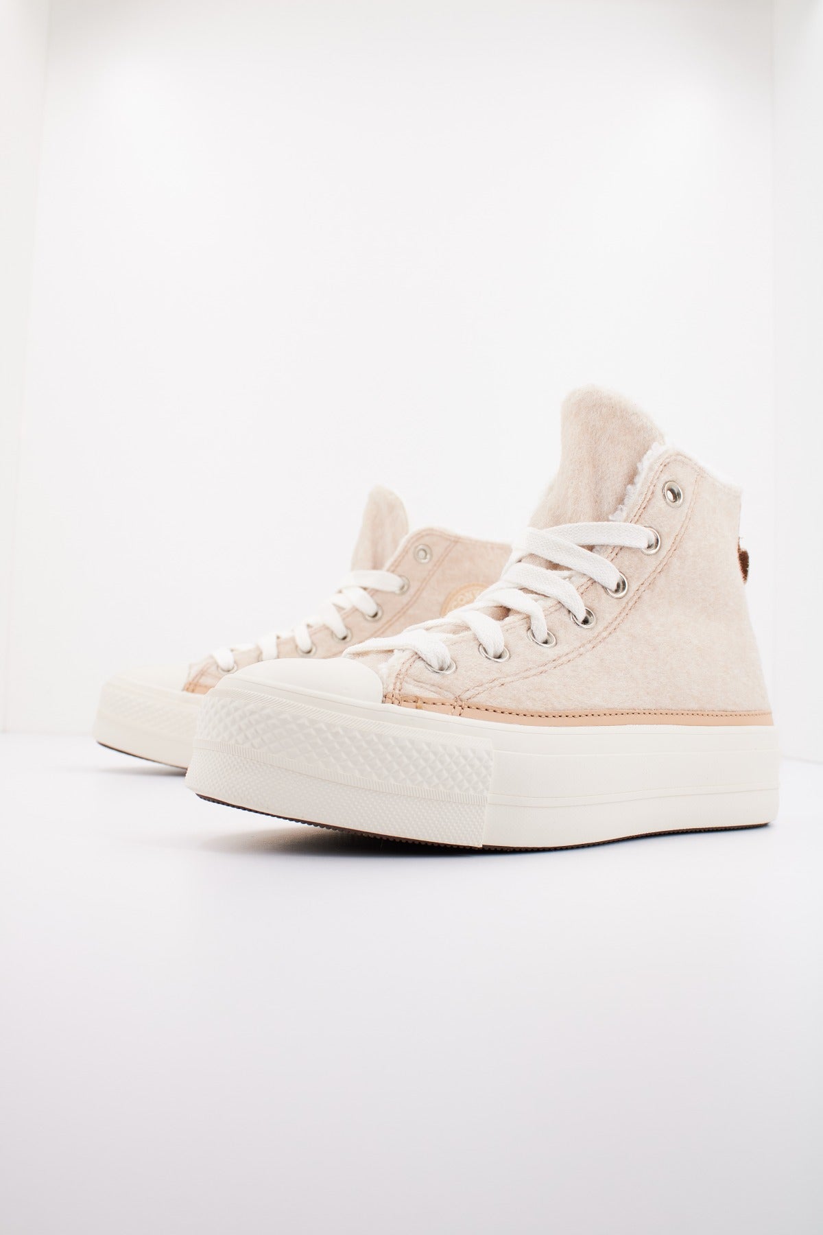 CONVERSE CHUCK TAYLOR ALL STAR LIFT PLATFORM FAUX MOHAIR en color BEIS (2)