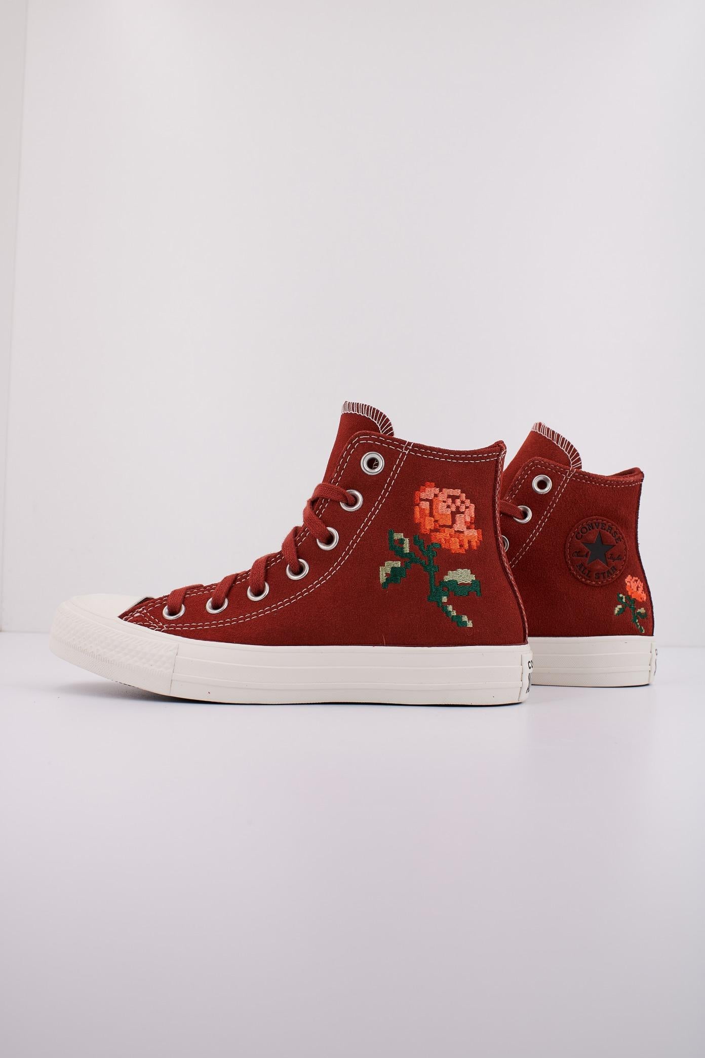 CONVERSE CHUCK TAYLOR ALL STAR en color ROJO (1)
