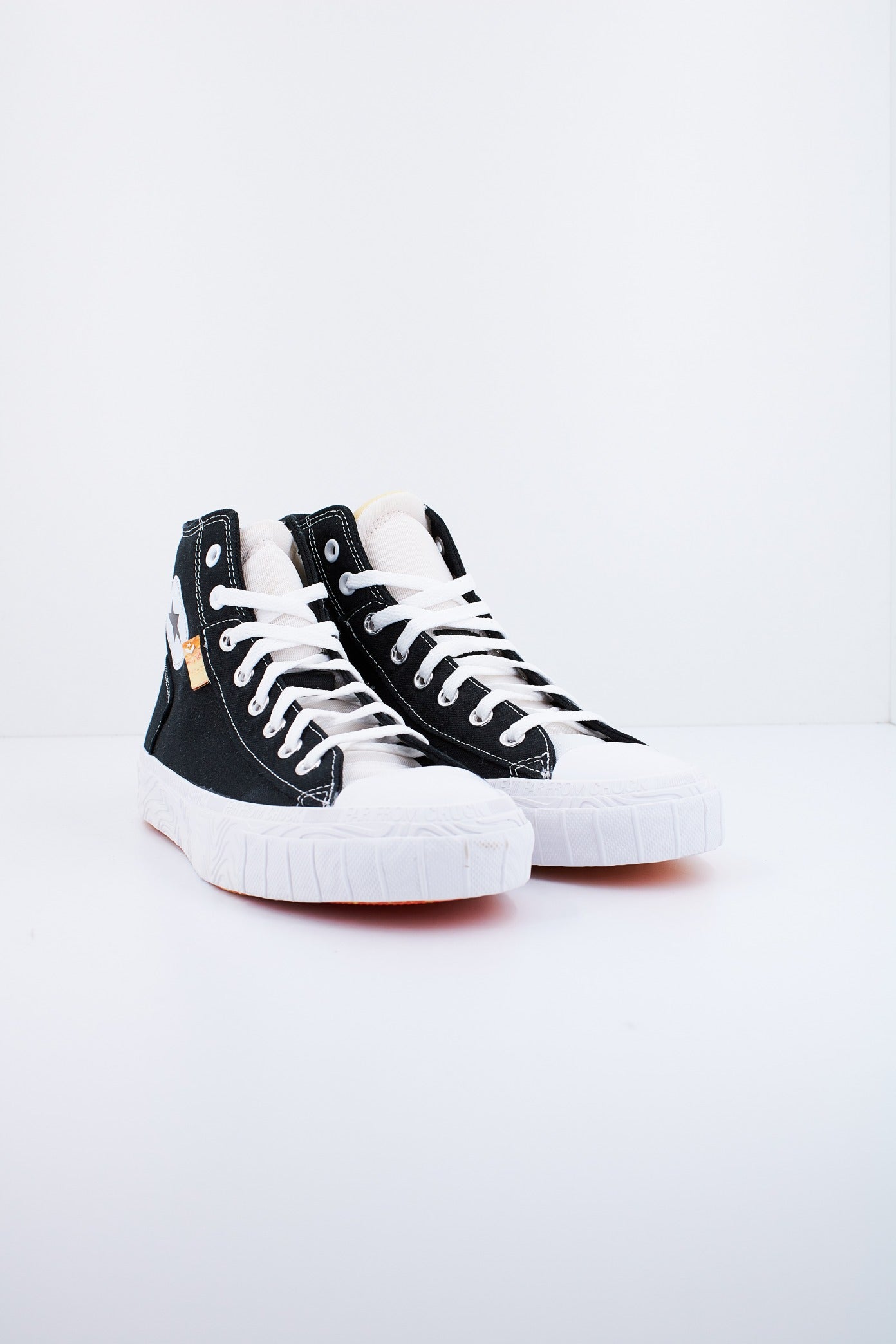 CONVERSE CHUCK TAYLOR ALT STAR CANVAS en color NEGRO (2)