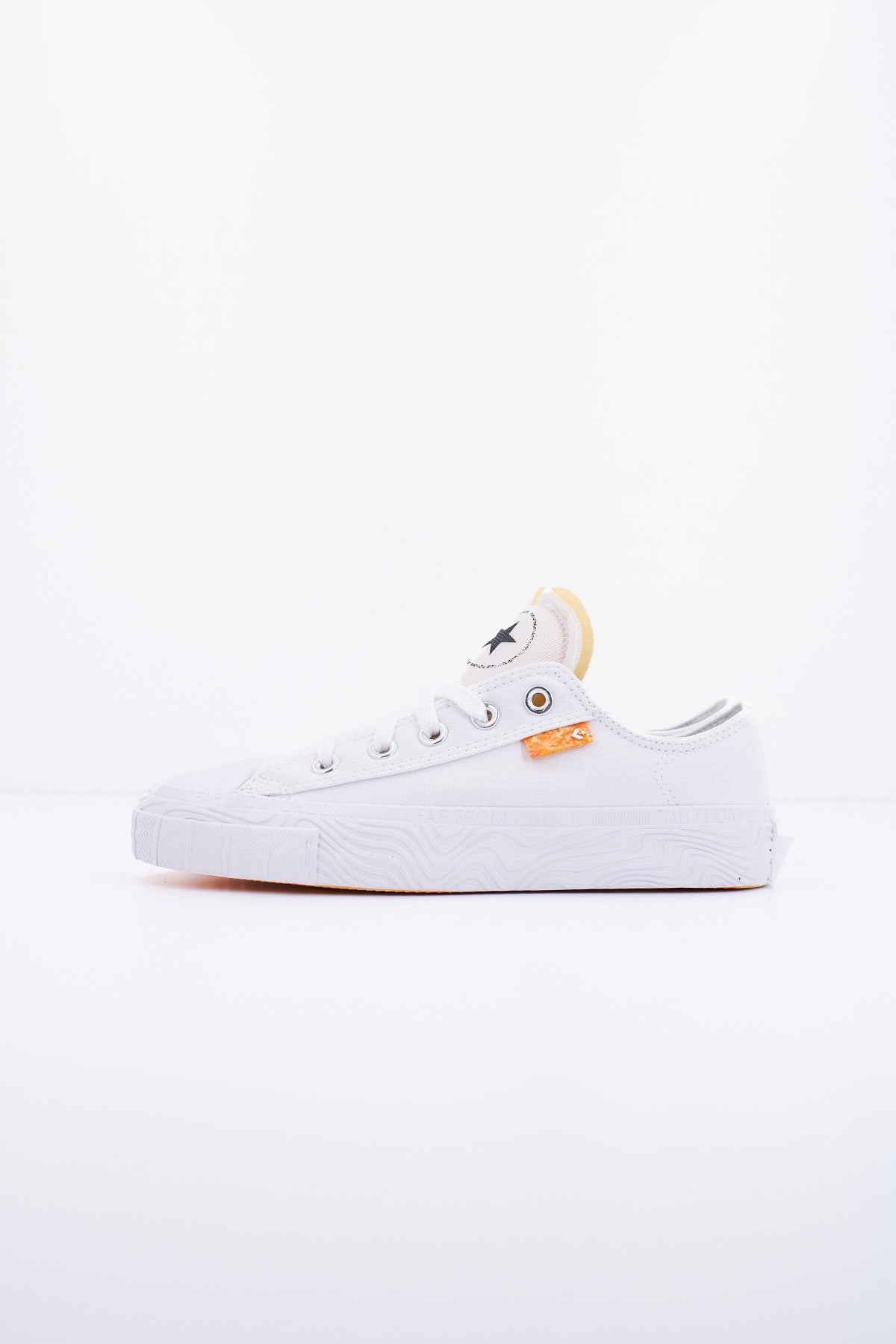 CONVERSE CHUCK TAYLOR ALT STAR OX en color BLANCO (1)