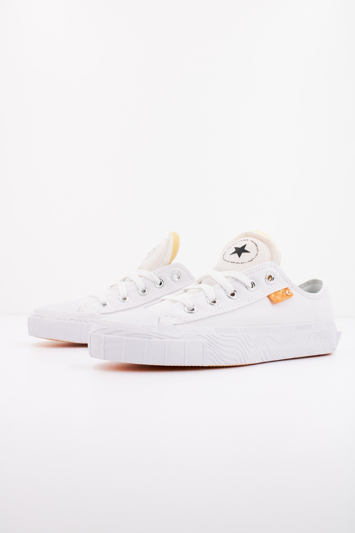 CONVERSE CHUCK TAYLOR ALT STAR OX en color BLANCO (2)