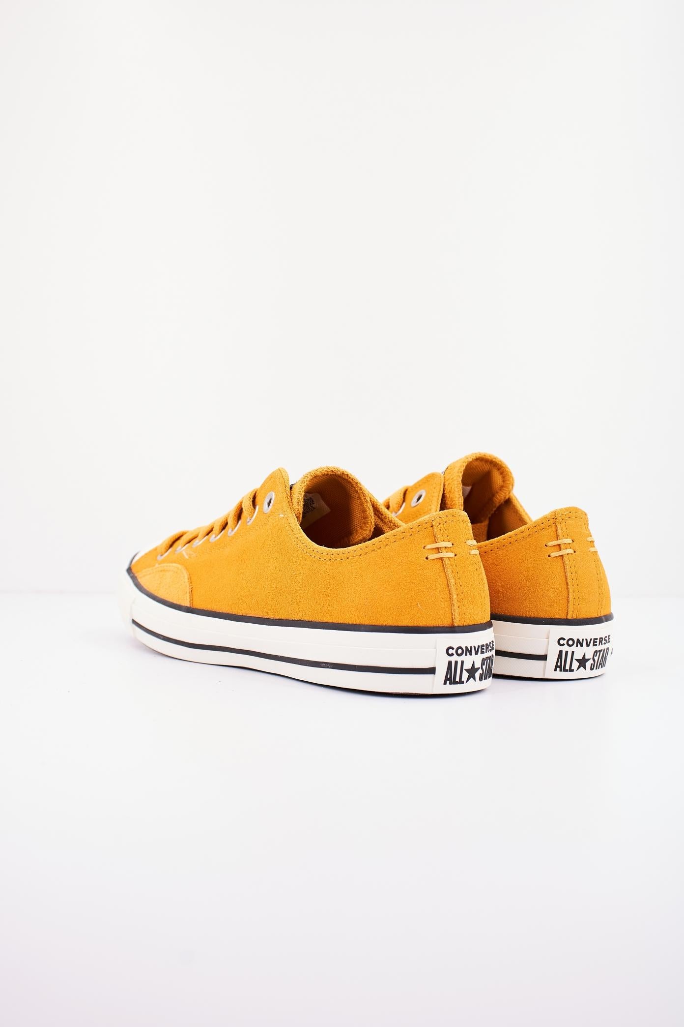CONVERSE CHUCK TAYLOR ALL STAR OX en color AMARILLO (3)