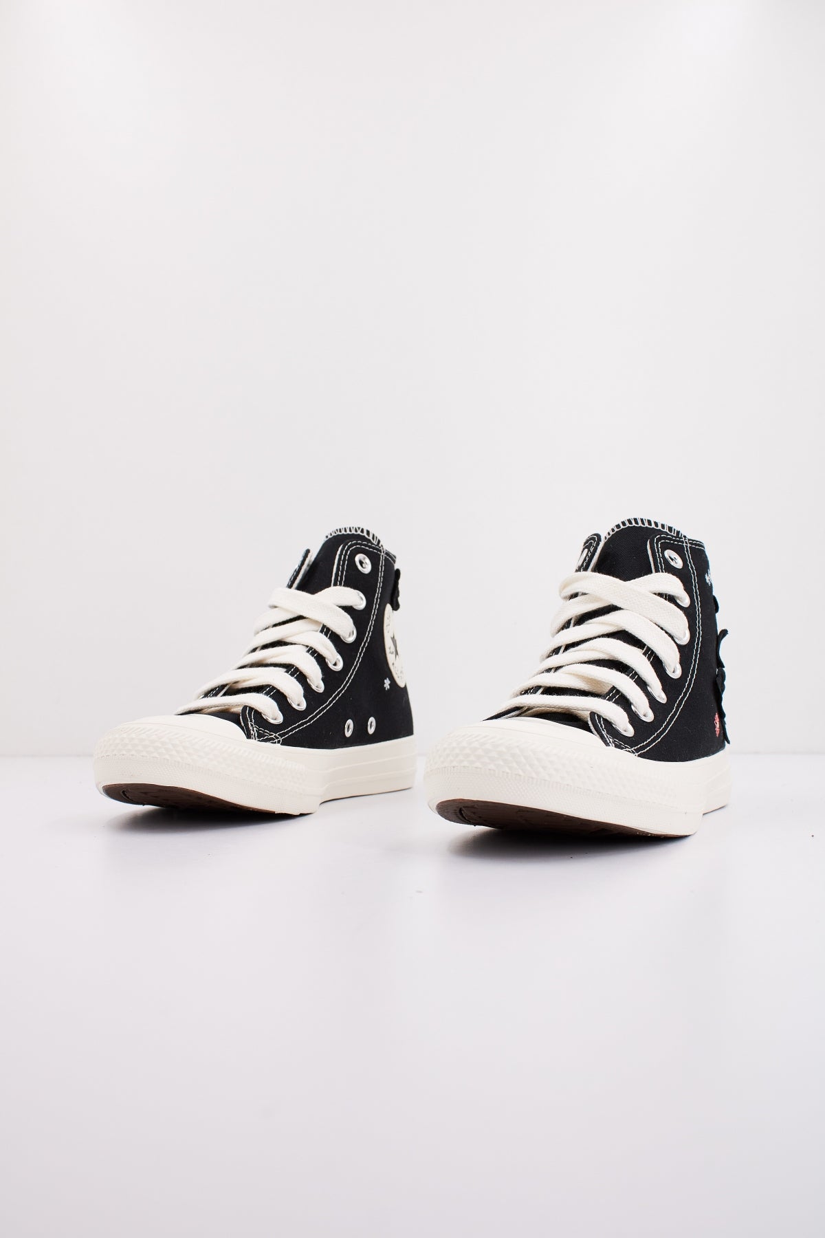 CONVERSE CTAS FLOWER PLAY HI BLACK en color NEGRO (2)