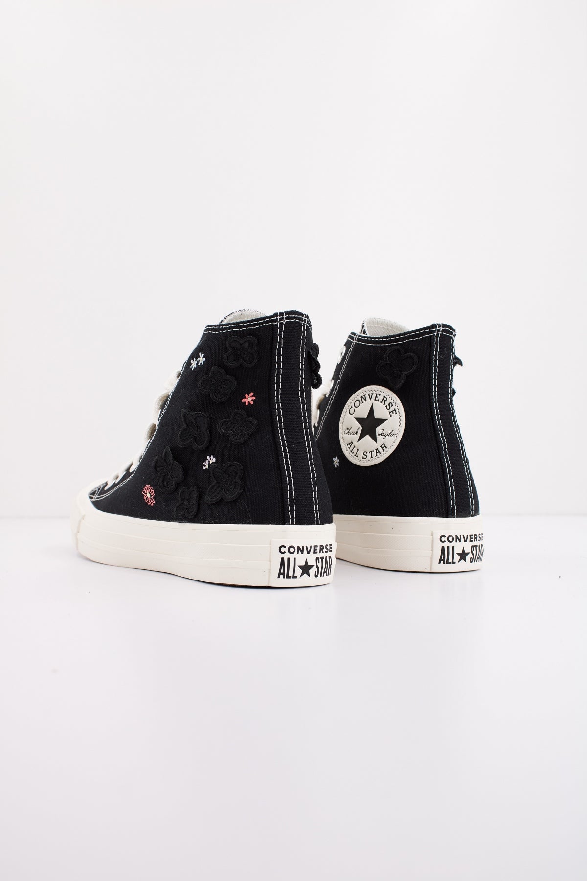 CONVERSE CTAS FLOWER PLAY HI BLACK en color NEGRO (3)