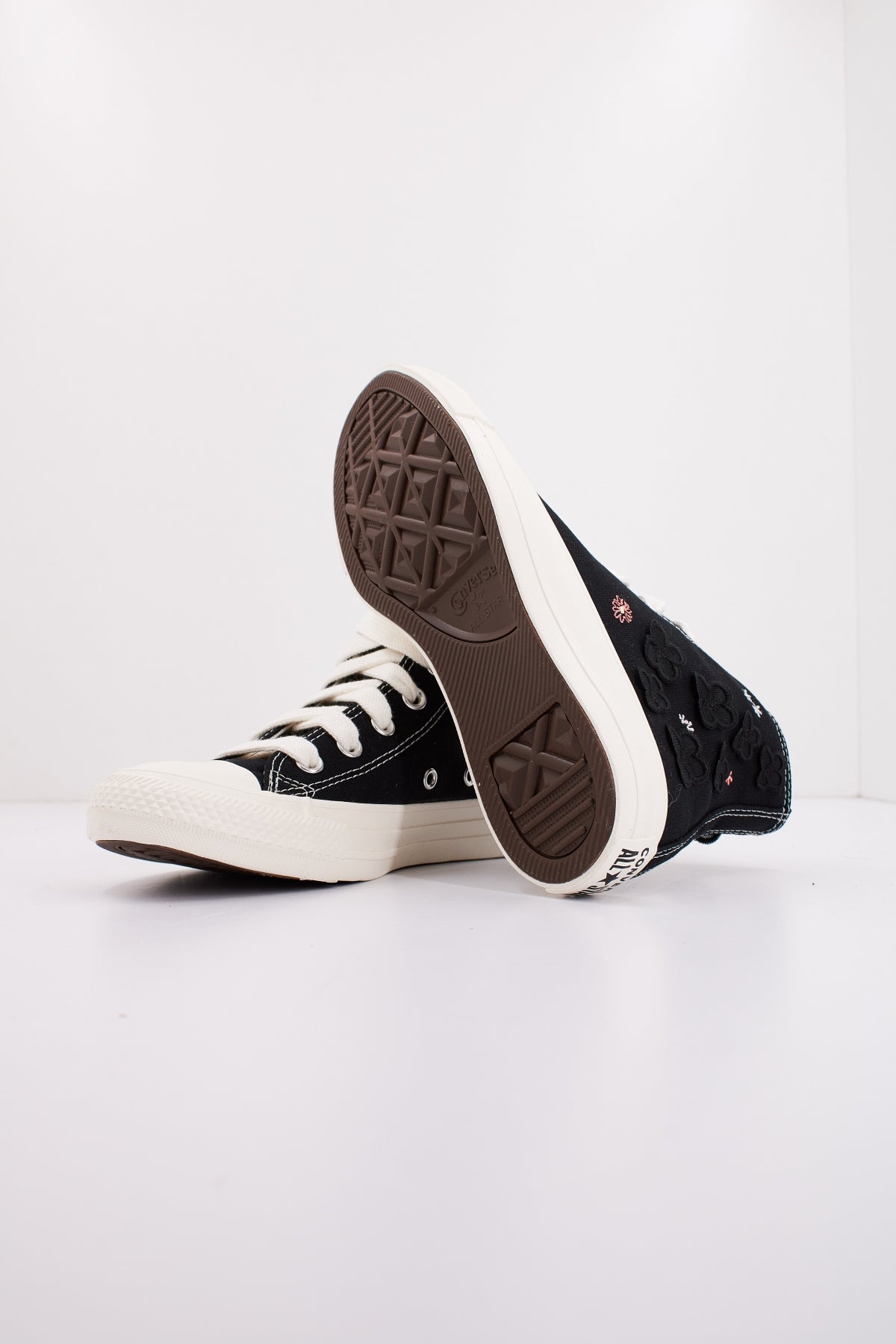 CONVERSE CTAS FLOWER PLAY HI BLACK en color NEGRO (4)
