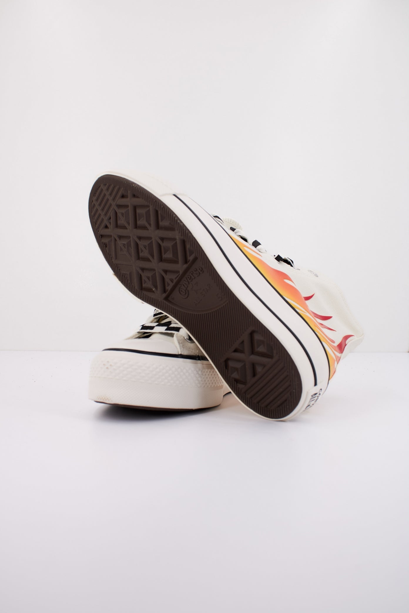 CONVERSE CHUCK TAYLOR ALL STAR LIFT PLATFORM FLAMES en color BLANCO (5)