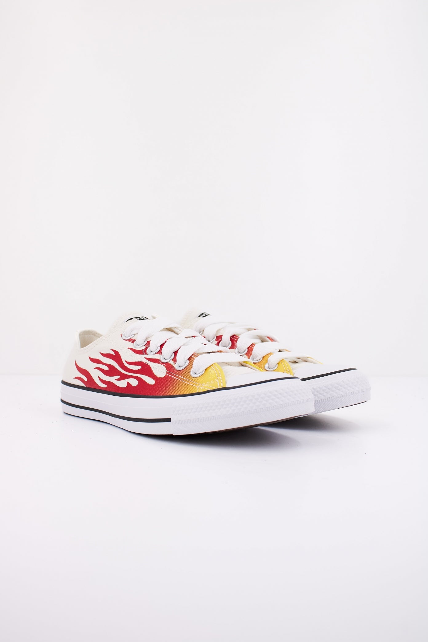 CONVERSE CHUCK TAYLOR ALL STAR FAMES en color BLANCO (2)