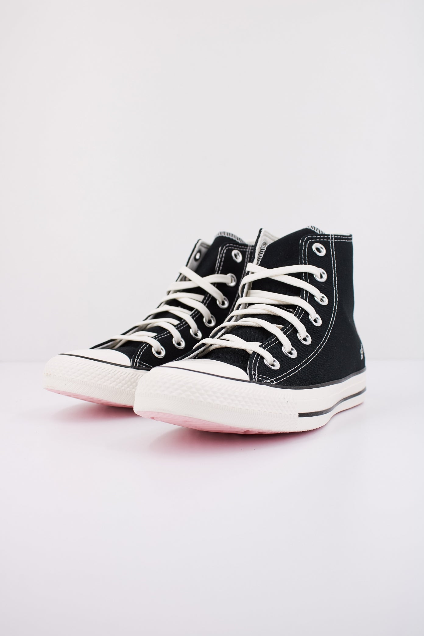 CONVERSE CHUCK TAYLOR ALL STAR EMBROIDERED LITTLE FLOWERS en color NEGRO (2)