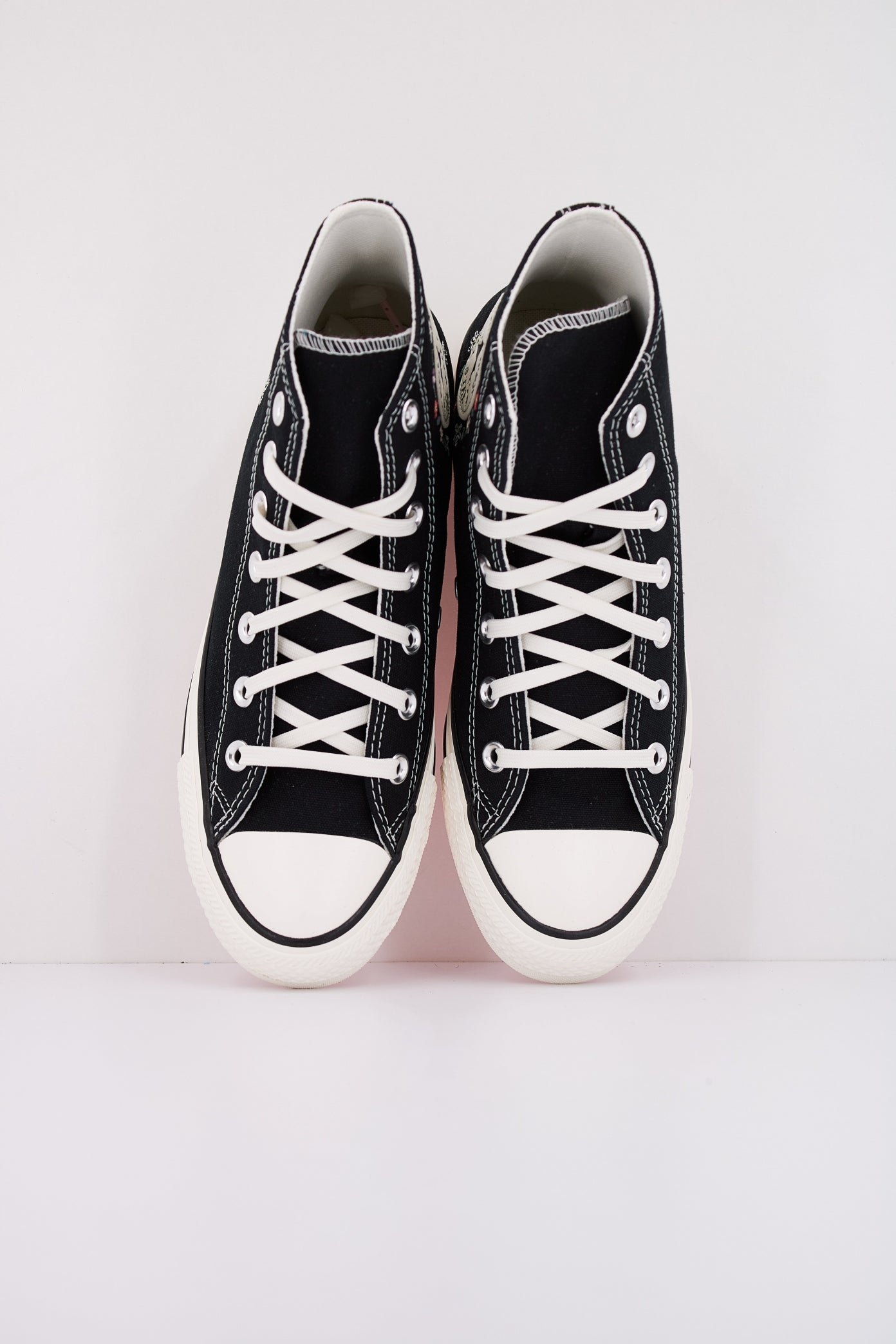 CONVERSE CHUCK TAYLOR ALL STAR EMBROIDERED LITTLE FLOWERS en color NEGRO (3)