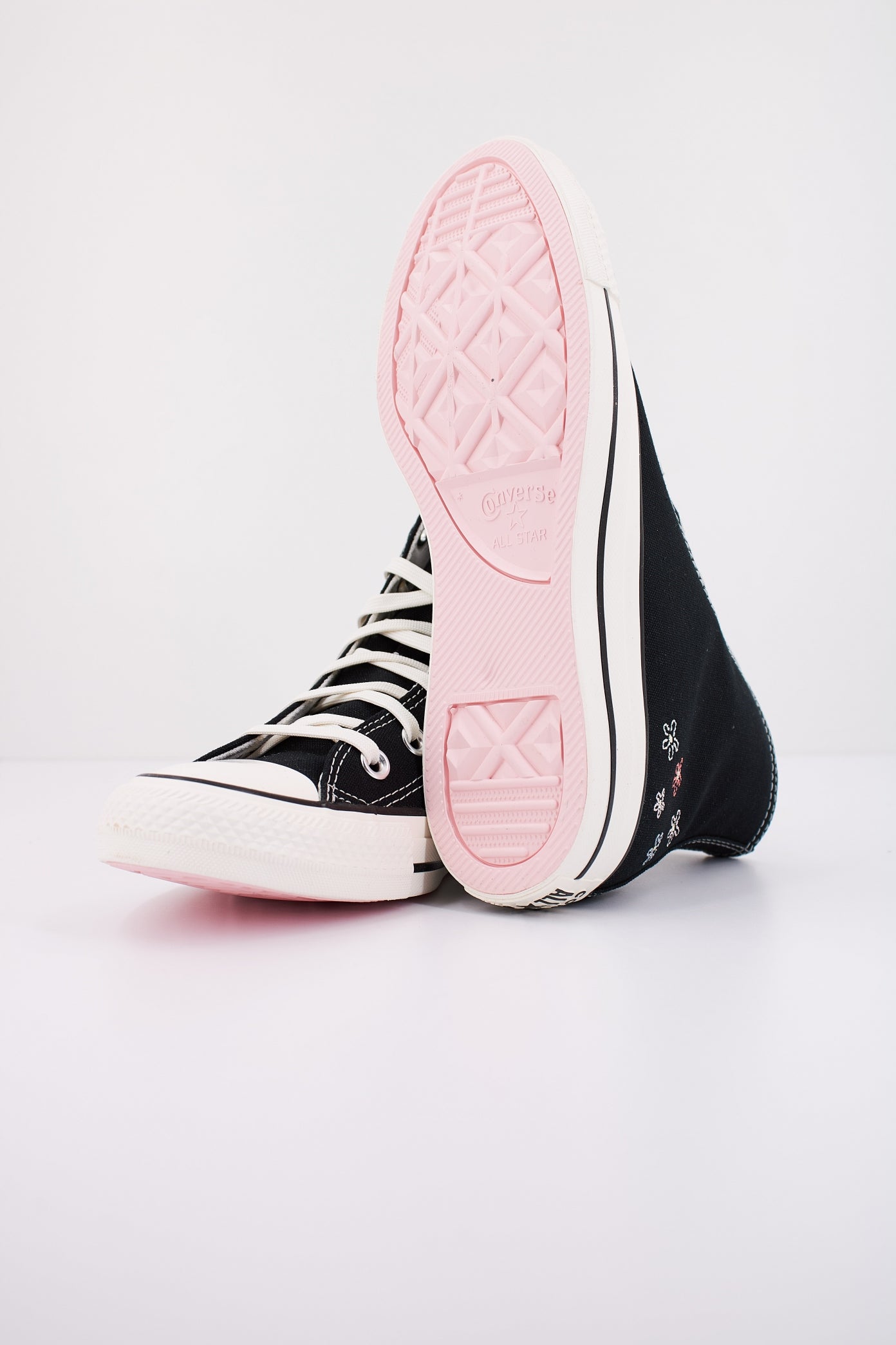 CONVERSE CHUCK TAYLOR ALL STAR EMBROIDERED LITTLE FLOWERS en color NEGRO (5)