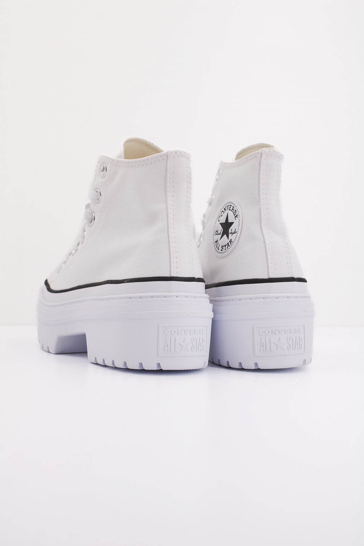 CONVERSE CHUCK TAYLOR ALL STAR LUGGE en color BLANCO (4)