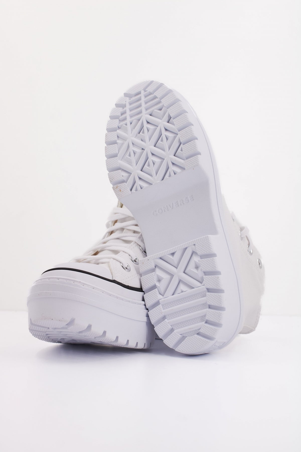 CONVERSE CHUCK TAYLOR ALL STAR LUGGE en color BLANCO (5)