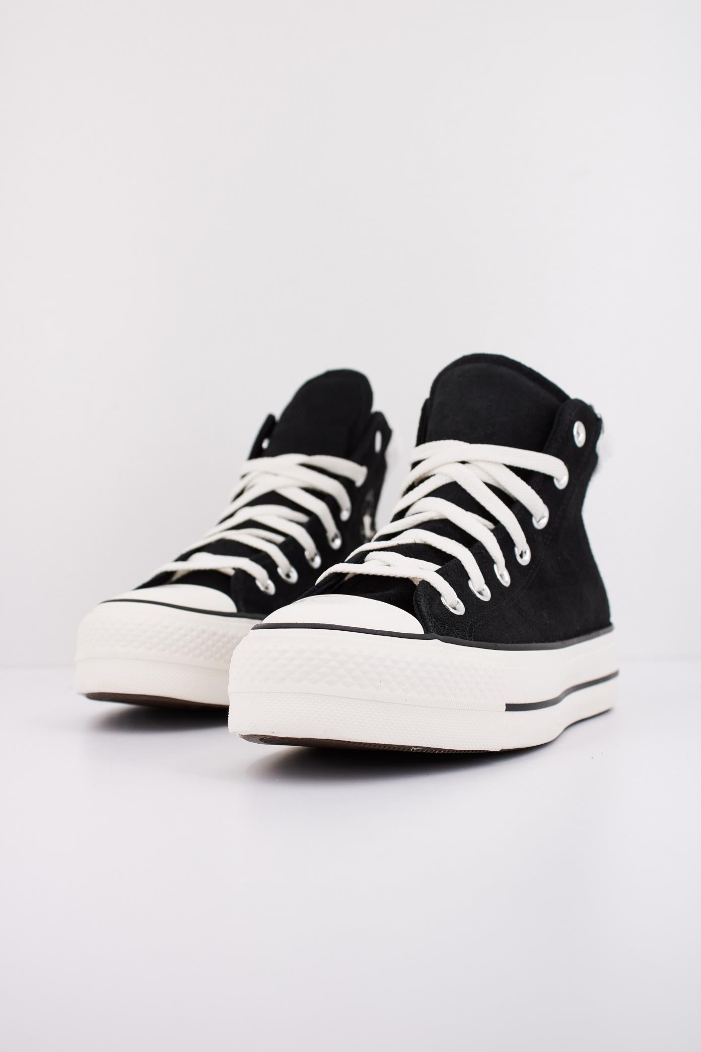 CONVERSE CHUCK TAYLOR ALL STAR PUFF LIFT HI en color NEGRO (2)