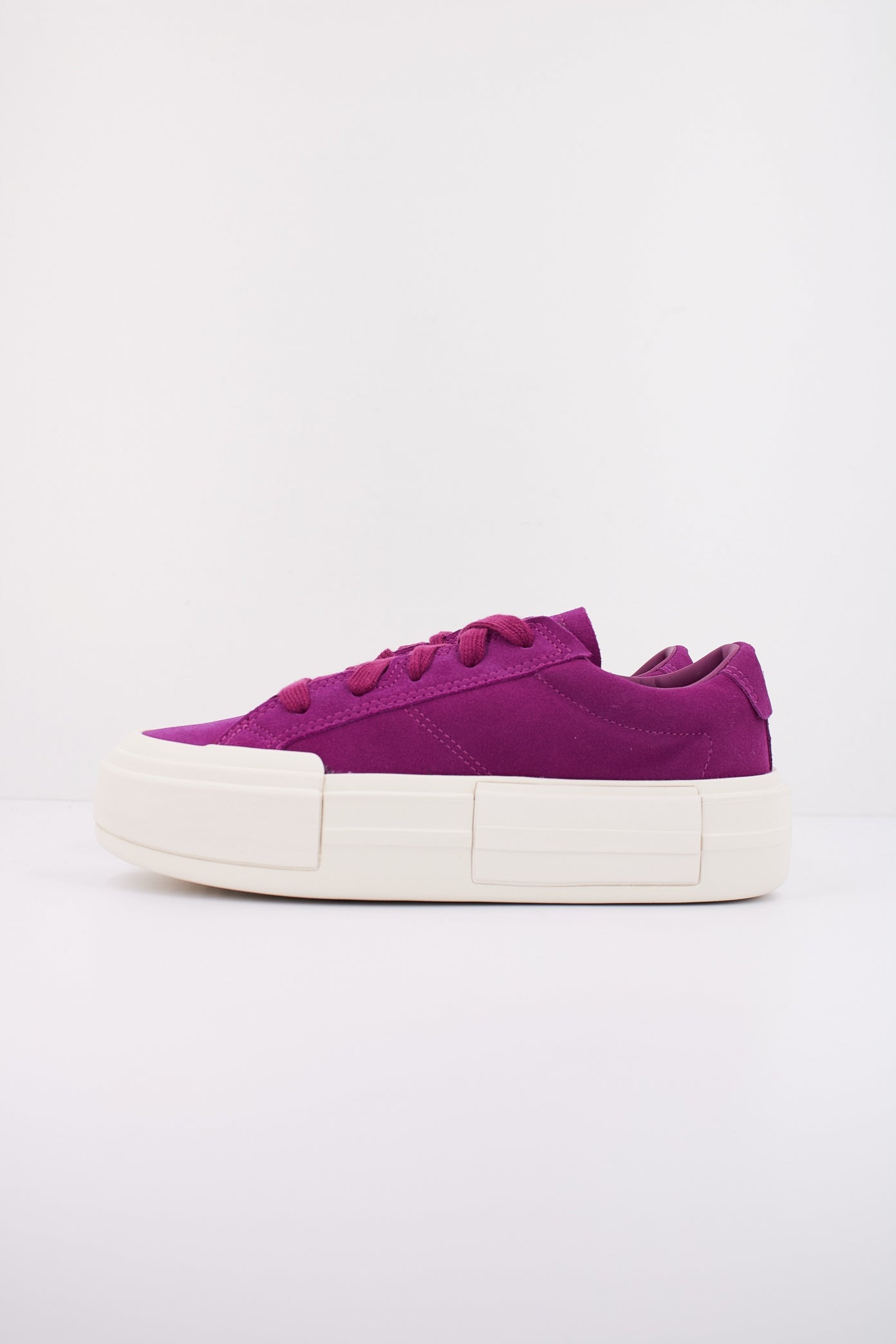 CONVERSE CHUCK TAYLOR ALL STAR CRUISE OX QUANTUM en color VIOLETA (1)