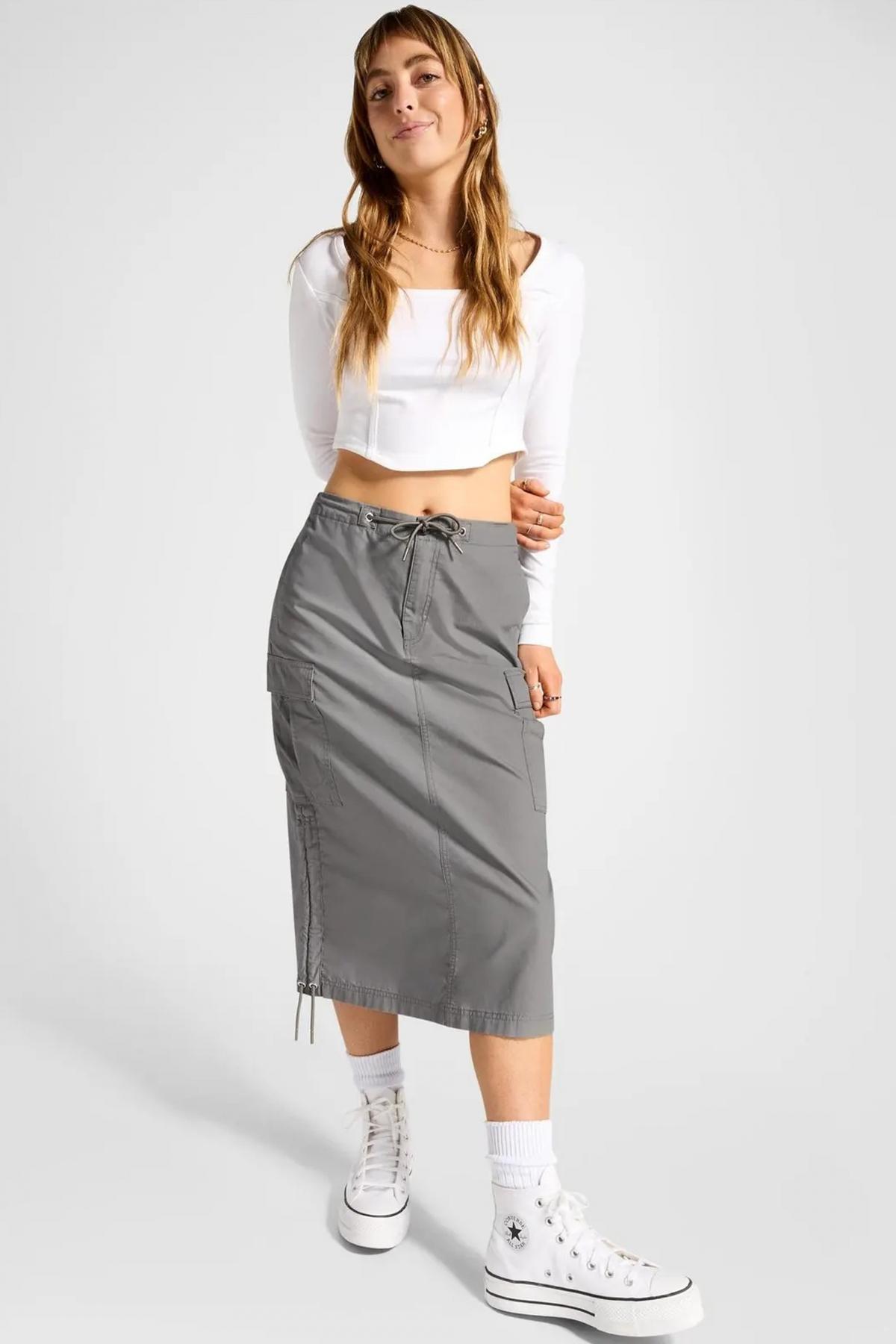 CONVERSE LONG WOWEN CARGO SKIRT SHARKSKIN en color GRIS (4)