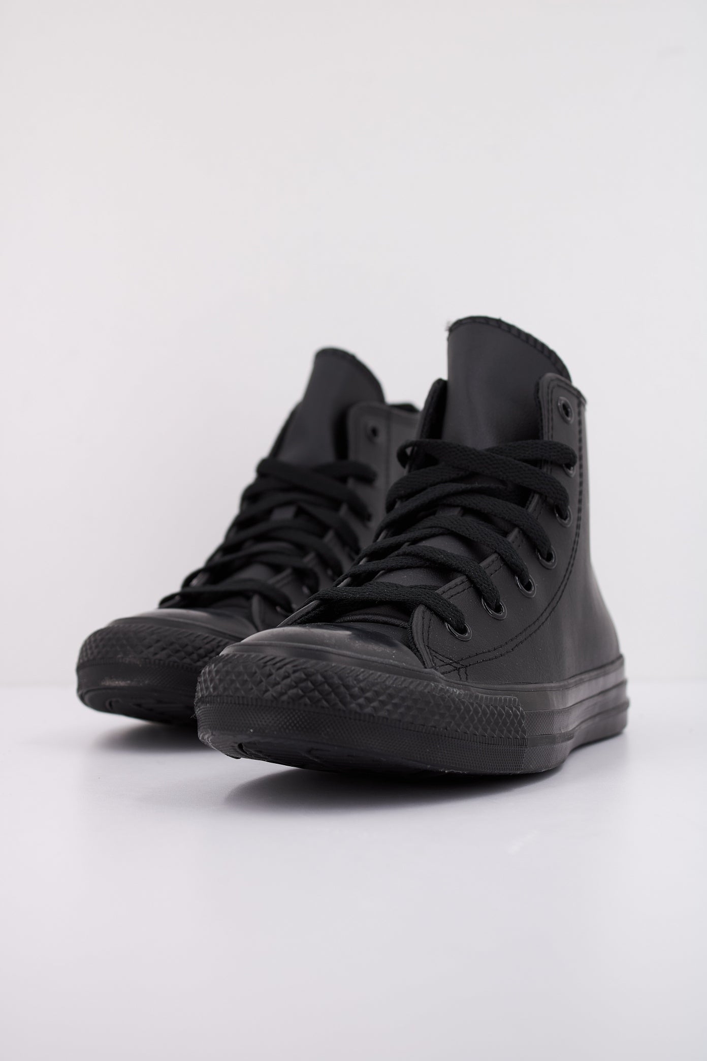 CONVERSE CHUCK TAYLOR ALL STAR HI en color NEGRO (2)