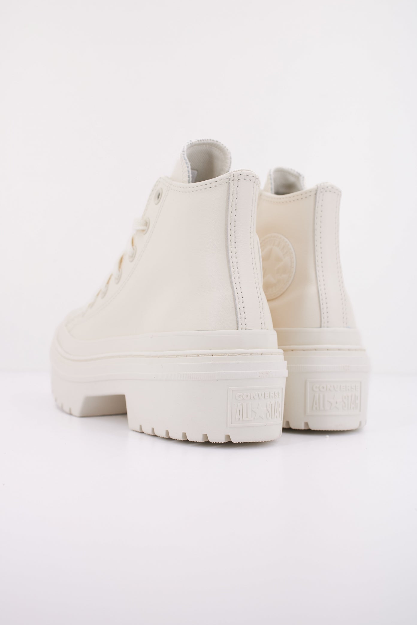 CONVERSE CHUCK TAYLOR ALL STAR LUGGED HEEL LEATHER PLATFORM en color BLANCO (4)