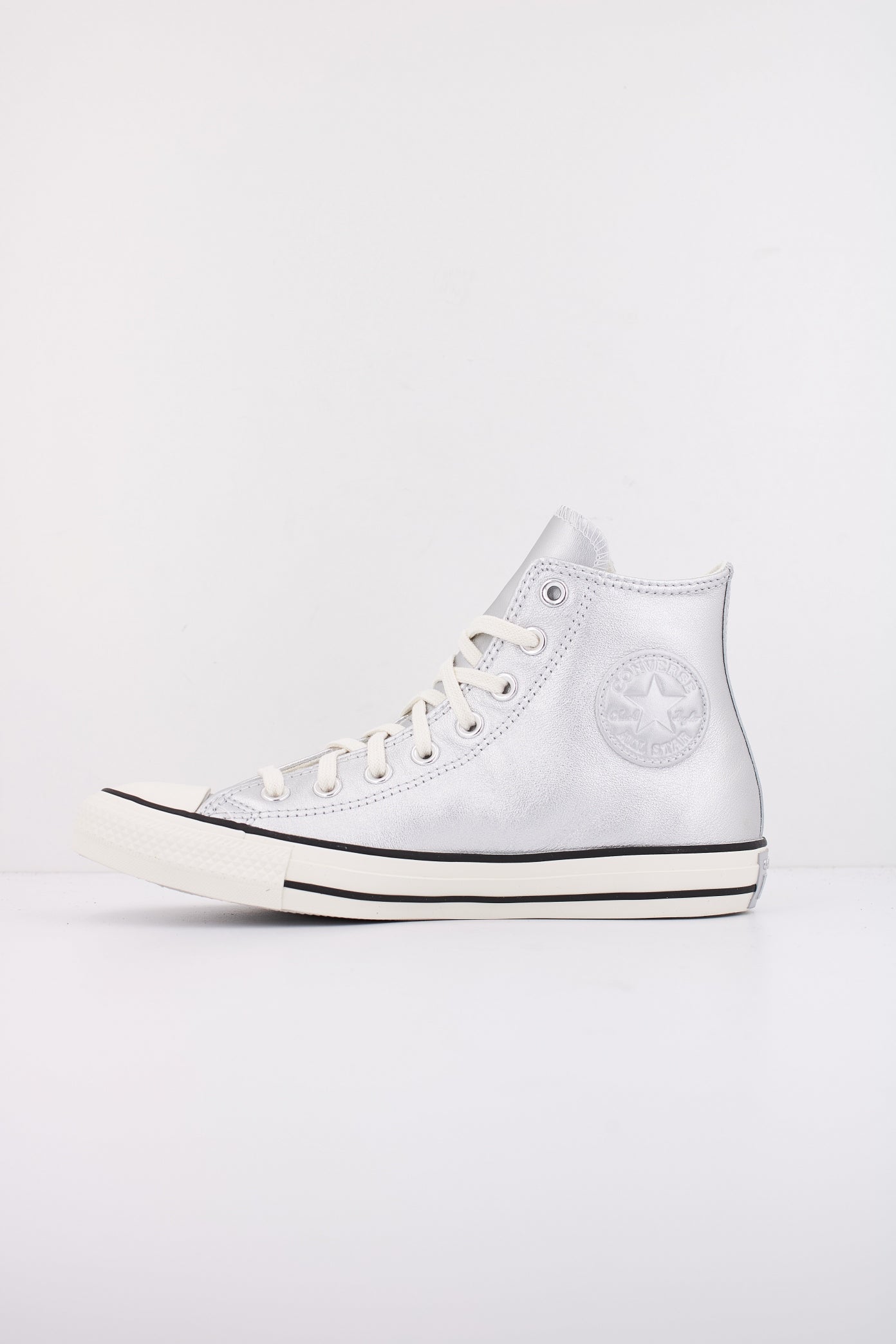 CONVERSE CHUCK TAYLOR ALL STAR METALLIC LEATHER en color PLATA (1)