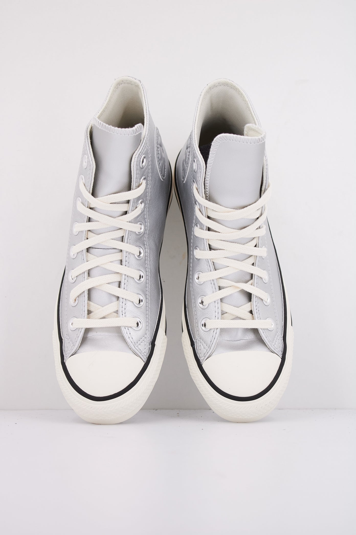 CONVERSE CHUCK TAYLOR ALL STAR METALLIC LEATHER en color PLATA (3)