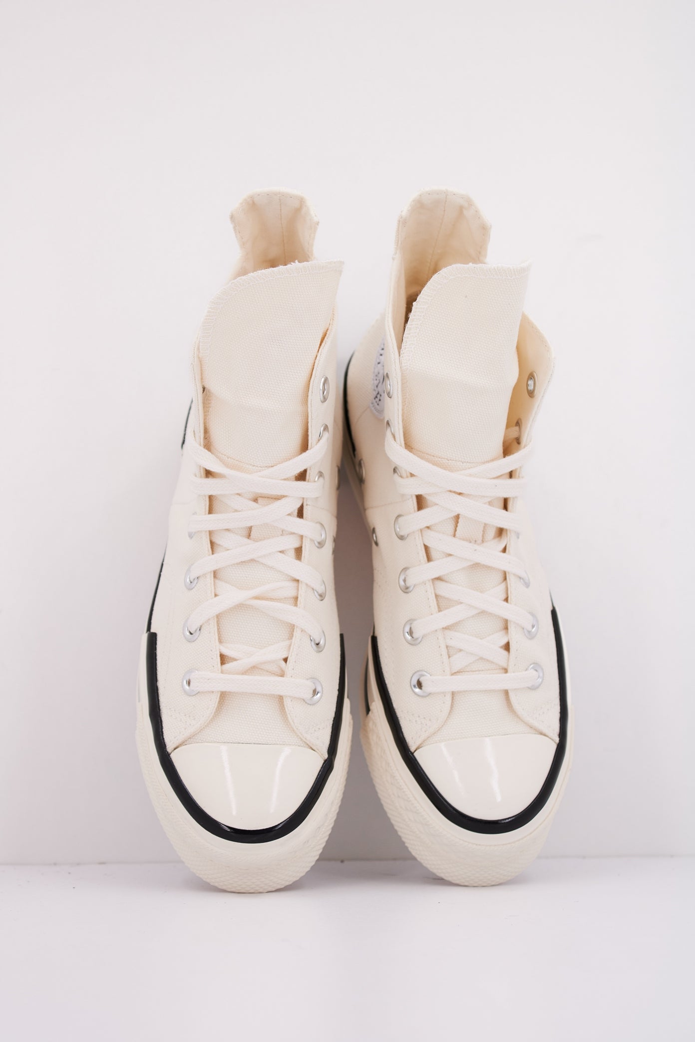 CONVERSE CHUCH PLUS en color BLANCO (3)