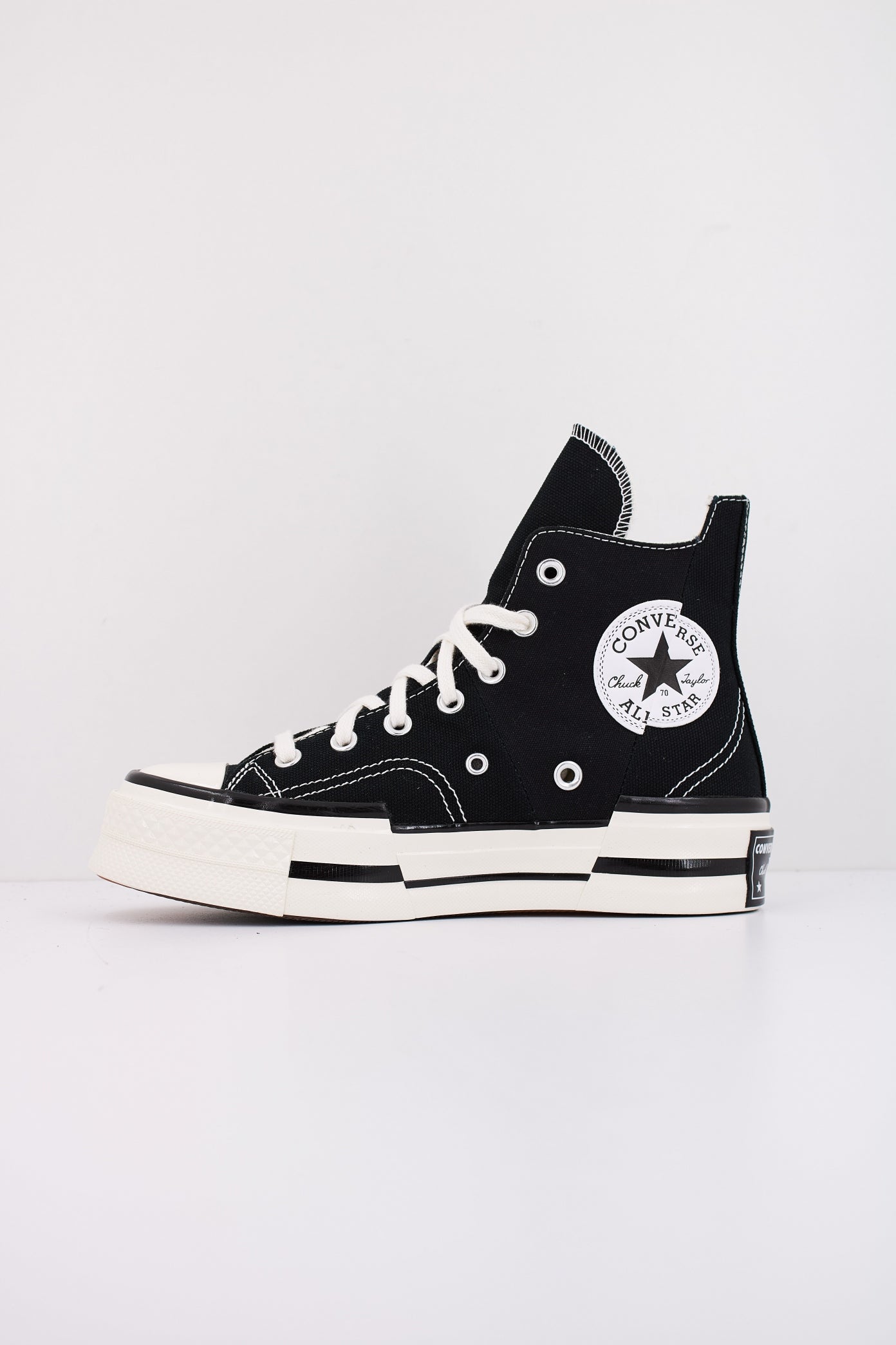 CONVERSE CHUCK PLUS en color NEGRO (1)