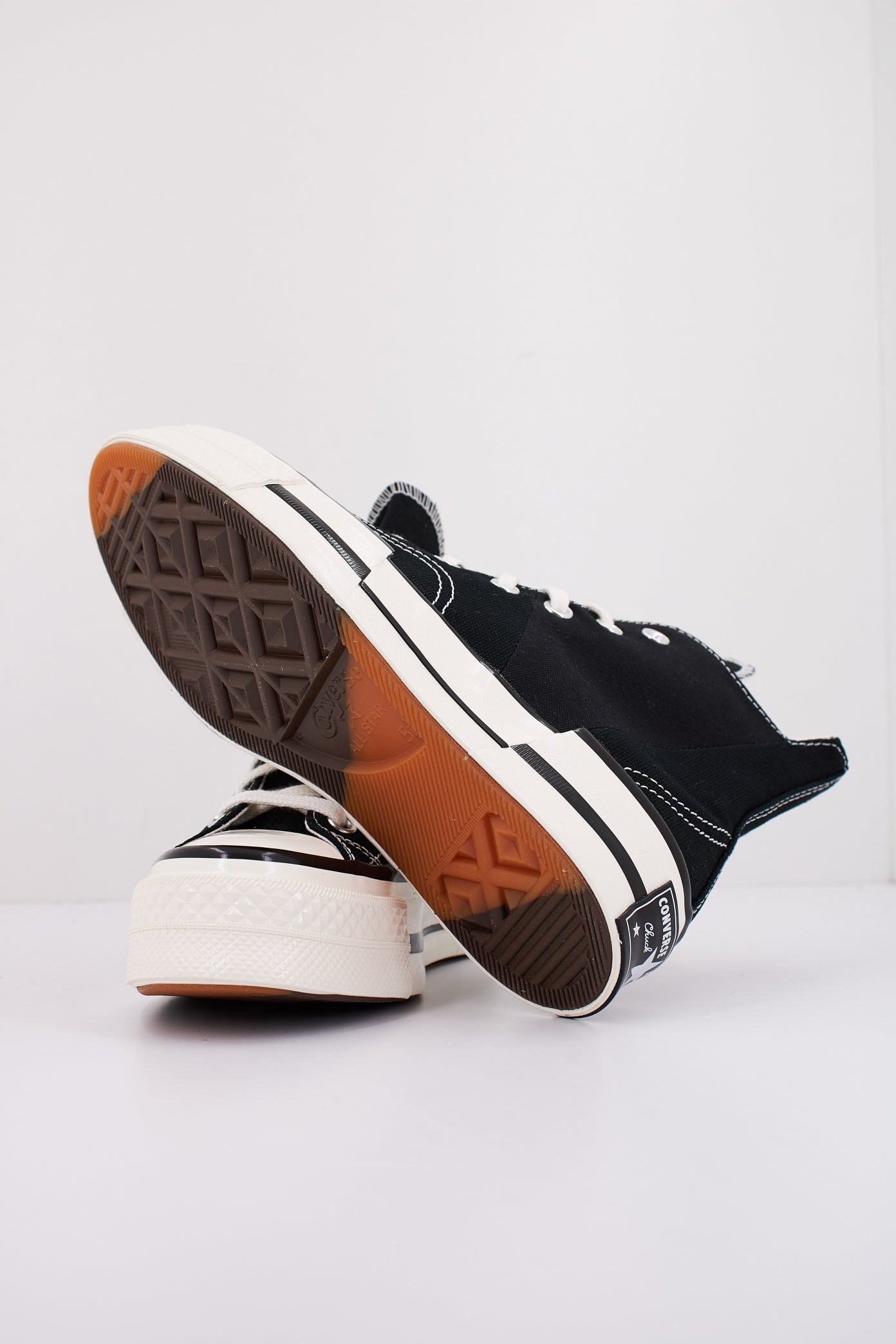 CONVERSE CHUCK PLUS en color NEGRO (5)