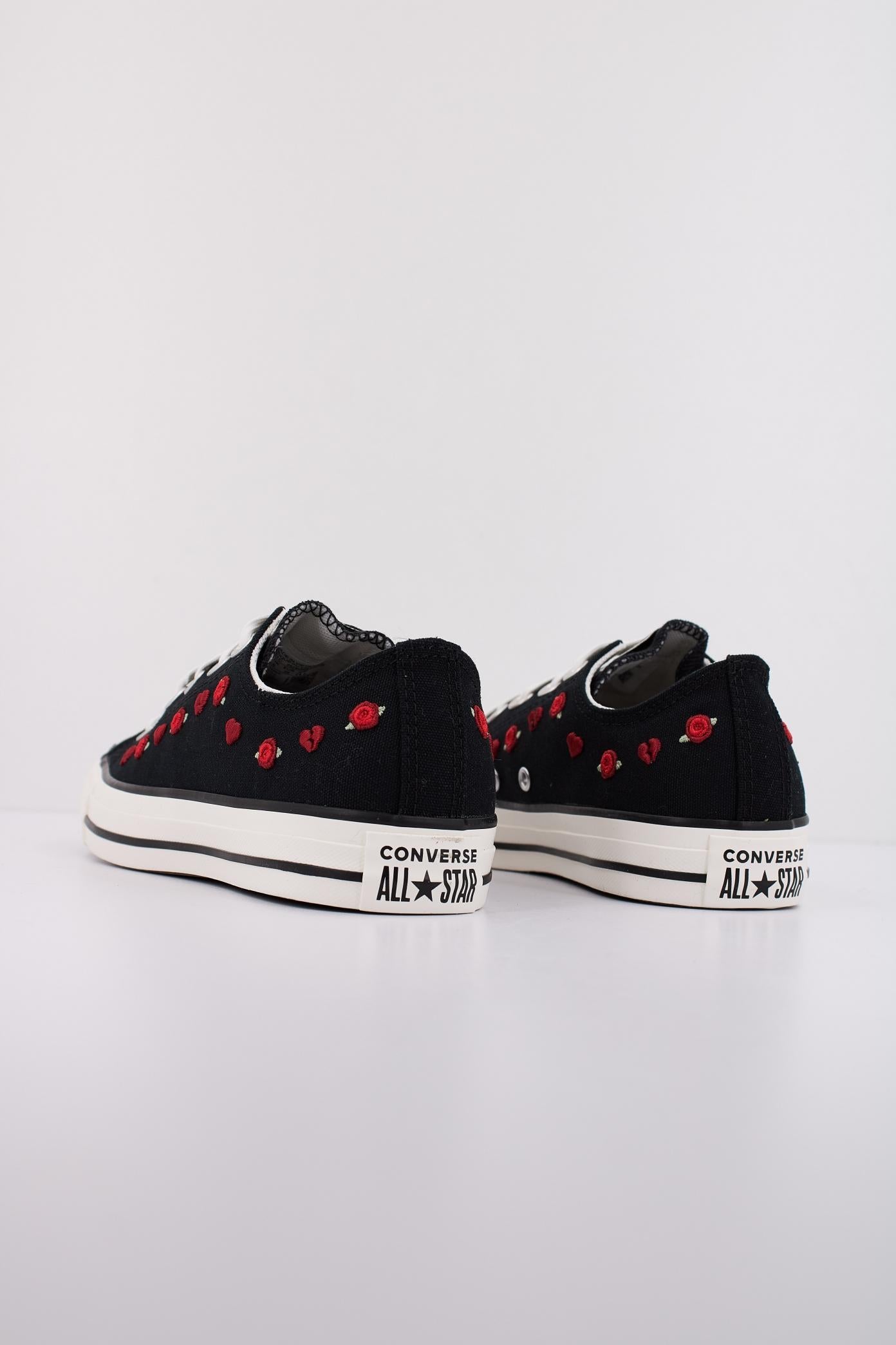 CONVERSE CHUCK TAYLOR ALL STAR en color NEGRO (4)