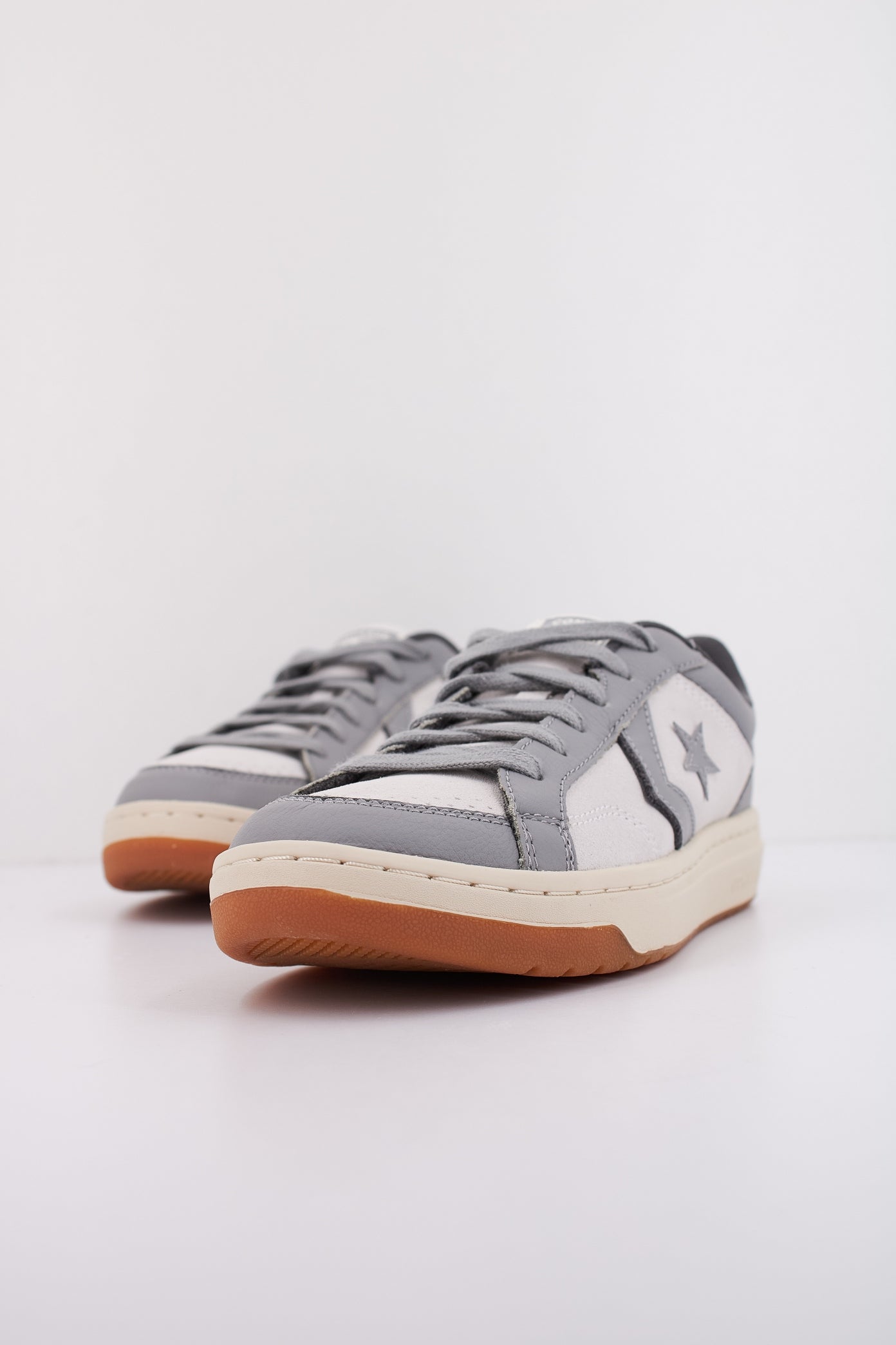 CONVERSE PRO BLAZE CLASSIC LEATHER & SUEDE en color GRIS (2)