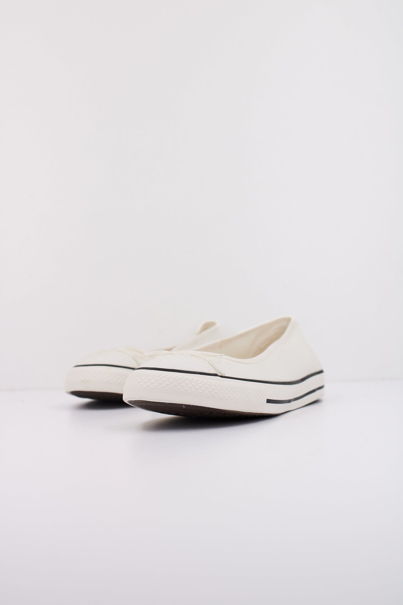 CONVERSE CHUCK TAYLOR ALL STAR DAINTY BALLERINA en color BLANCO (2)