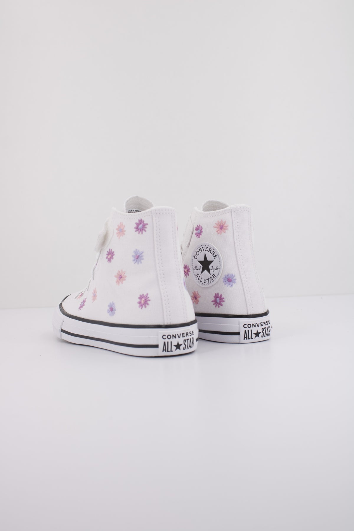 CONVERSE TENIS CONVERSE CHUCK TAYLOR V en color BLANCO (4)