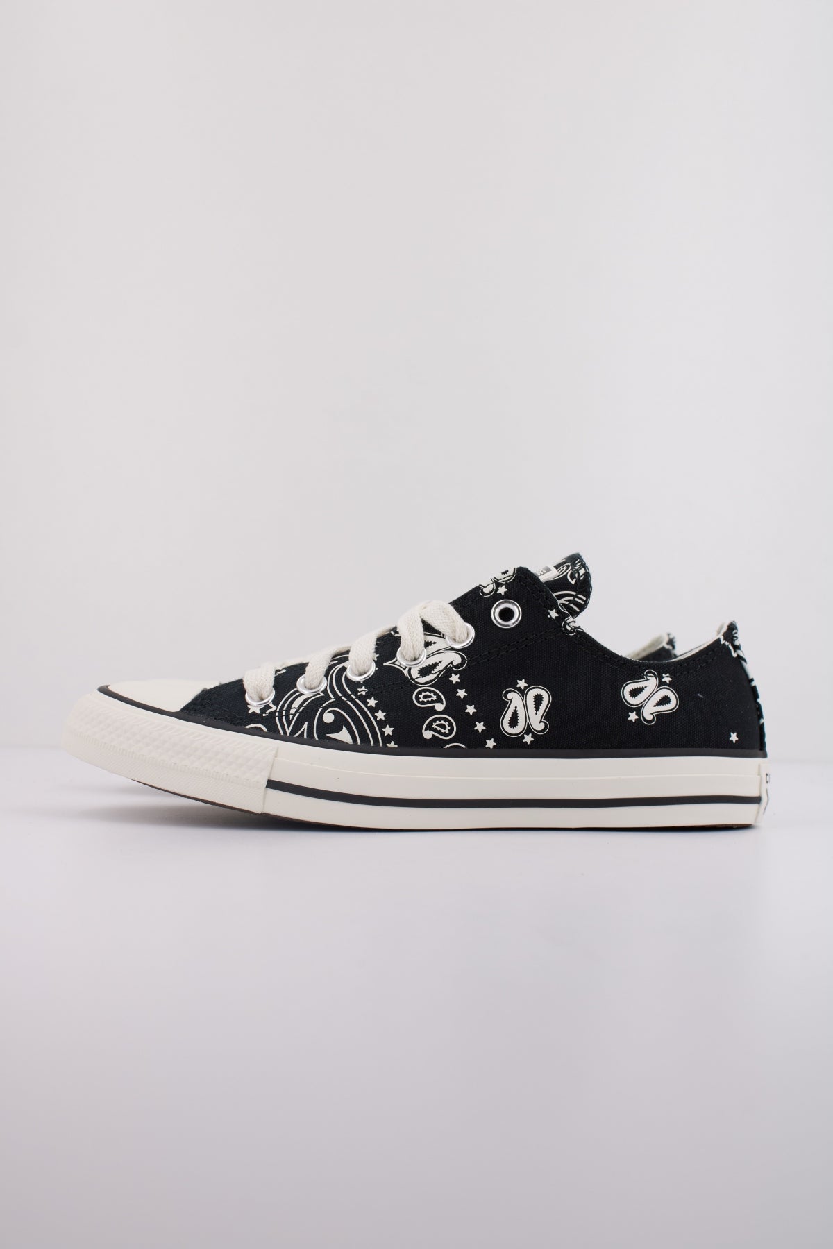 CONVERSE CHUCK TAYLOR ALL STAR PAISLEY en color NEGRO (1)