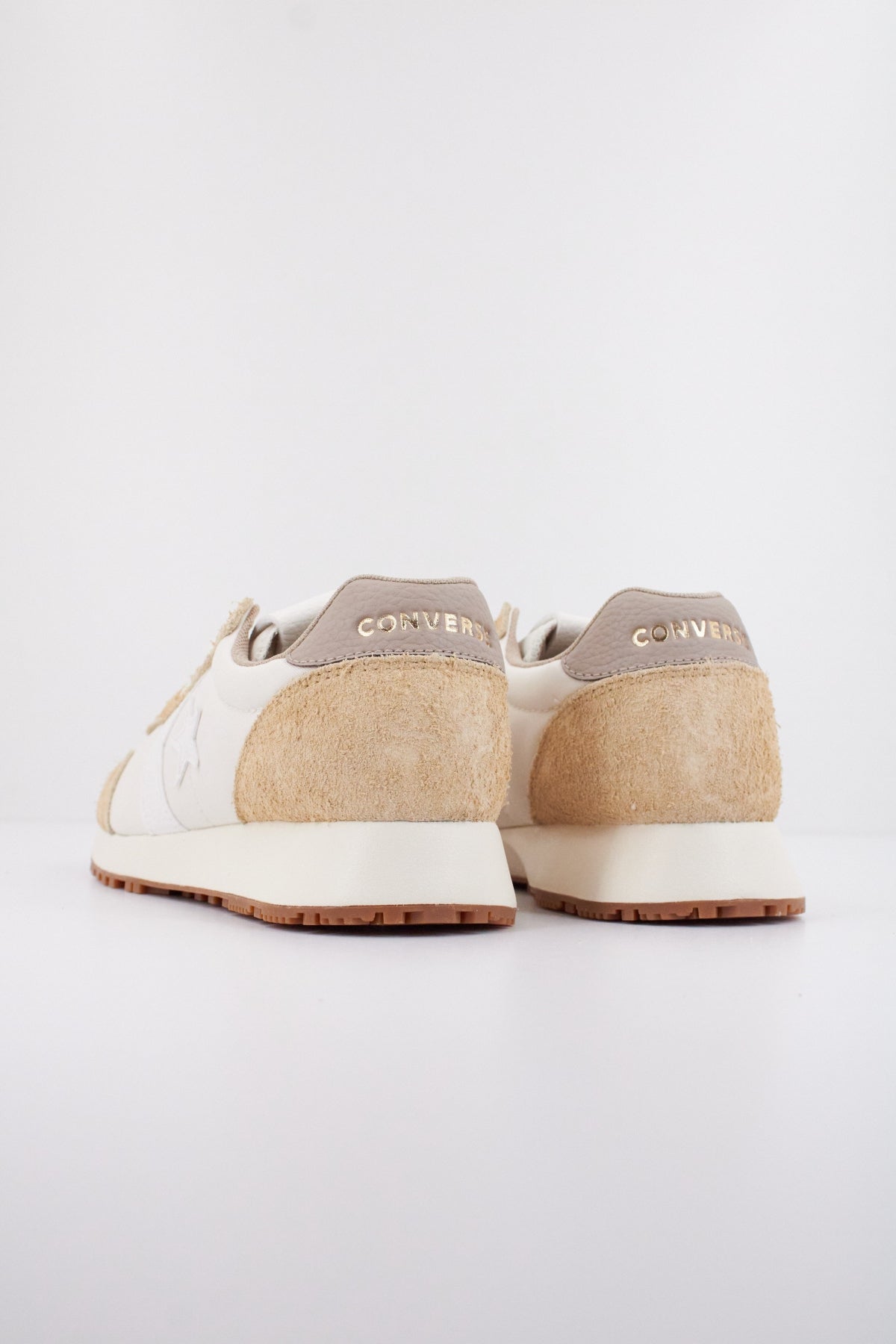 CONVERSE OMEGA TRAINER en color BEIS (4)