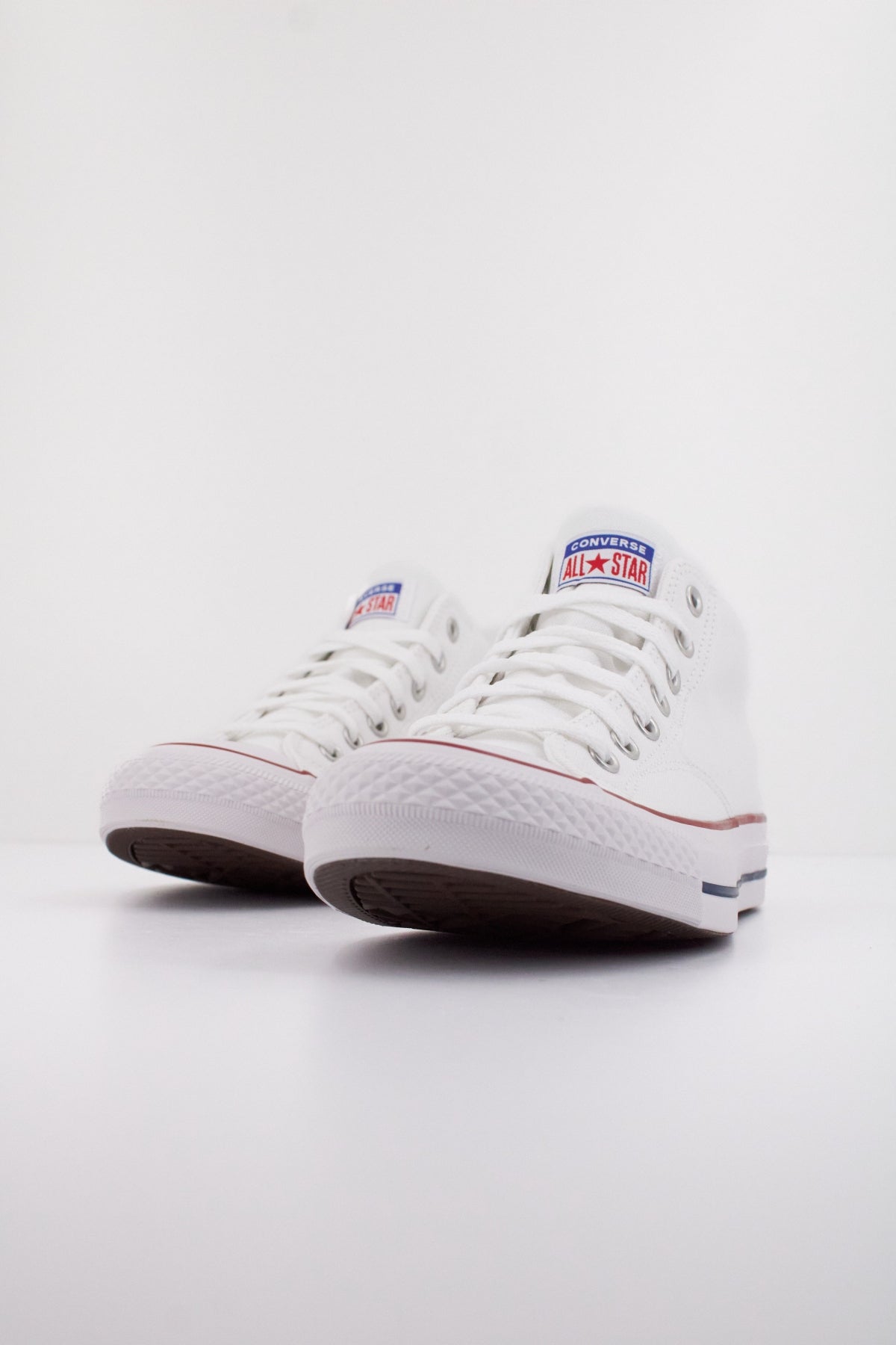 CONVERSE CHUCK TAYLOR ALL STAR MALDE en color BLANCO (2)