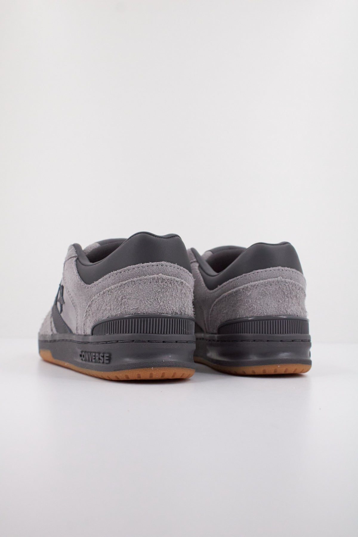 CONVERSE CL SUEDE en color GRIS (4)