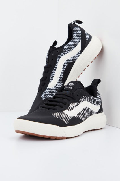 VANS UA ULTRARANGE EXO en color NEGRO (1)