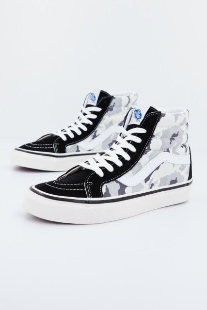 VANS UA SK-HI DX en color NEGRO (1)