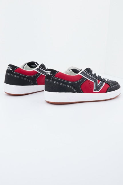 VANS UA LOWLAND CC en color NEGRO (3)