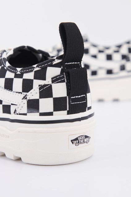 VANS UA SENTRY OLD SKOOL WC en color BEIS (4)