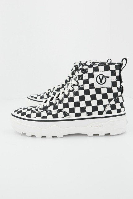 VANS UA SENTRY WC en color BEIS (2)