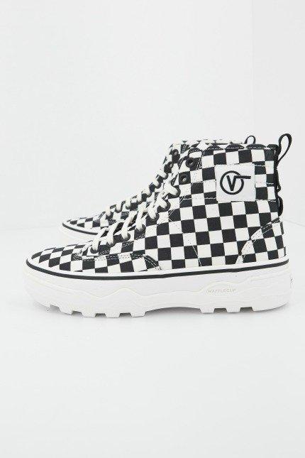 VANS UA SENTRY WC en color BEIS (2)