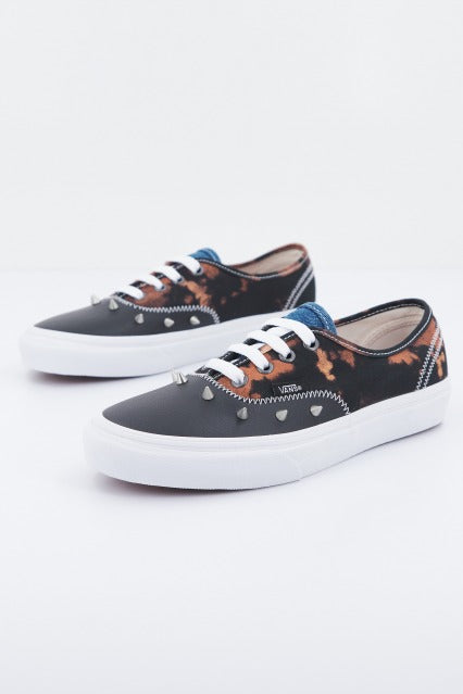 VANS UA AUTHENTIC en color NEGRO (1)