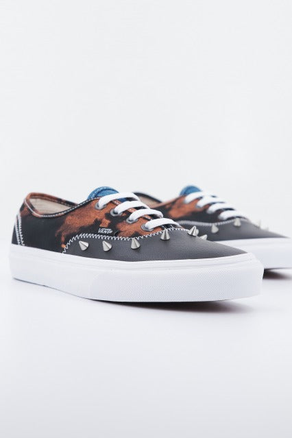 VANS UA AUTHENTIC en color NEGRO (2)
