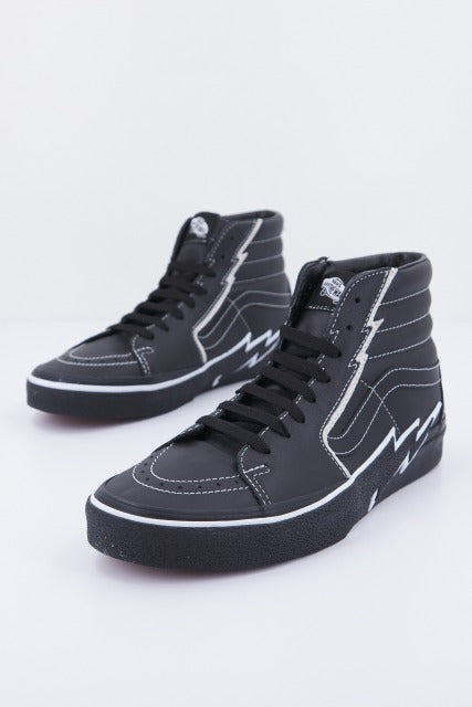 VANS UA SK-HI BOLT en color NEGRO (2)