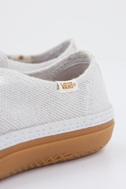 VANS UA CIRCLE VEE en color GRIS (3)