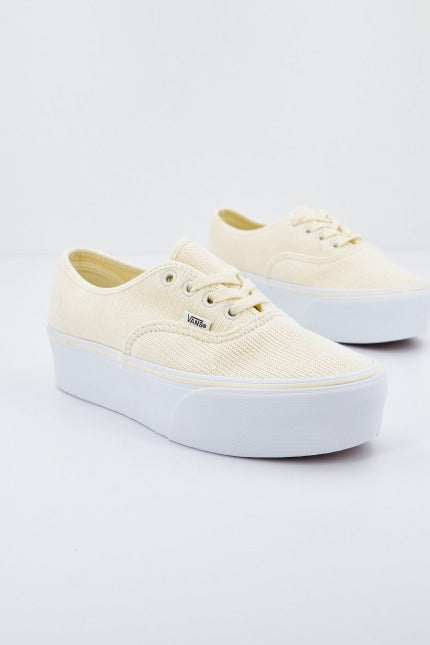 VANS UAAUTHENTIC STACKFORM en color NUDE (1)
