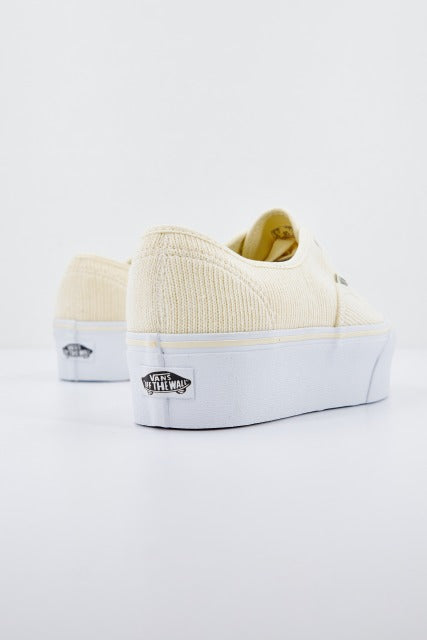 VANS UAAUTHENTIC STACKFORM en color NUDE (3)